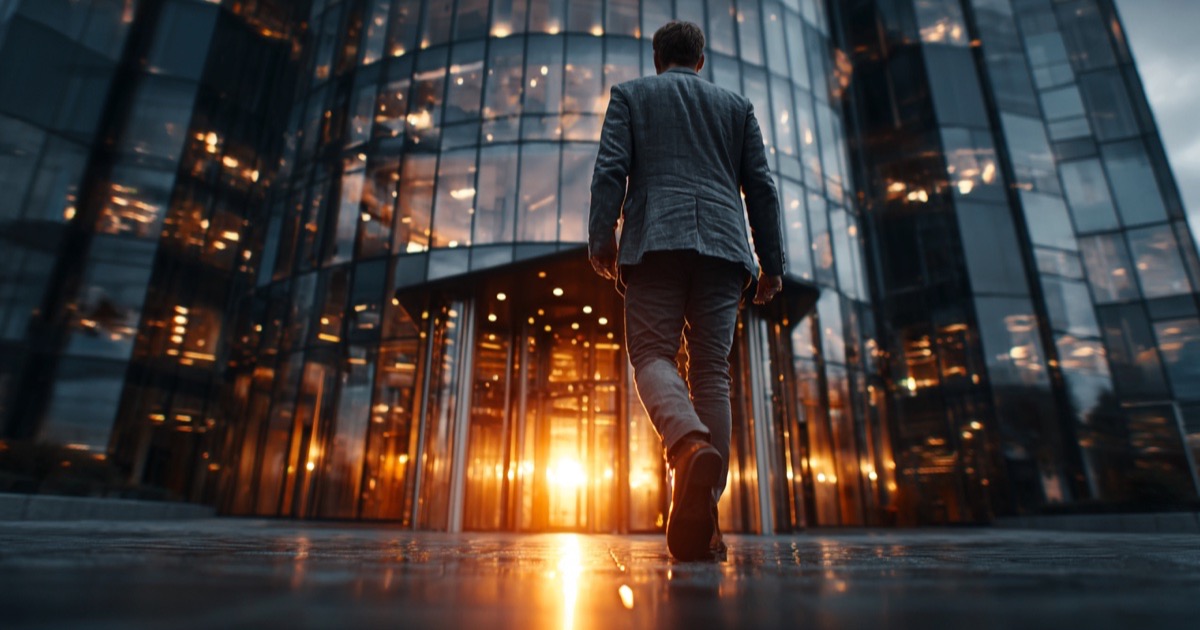 Der erste Arbeitstag: So startest du erfolgreich in den neuen Job - Du hast den Job – und jetzt? Von der Vorbereitung bis zum Feierabend: Alles, was du für einen perfek...